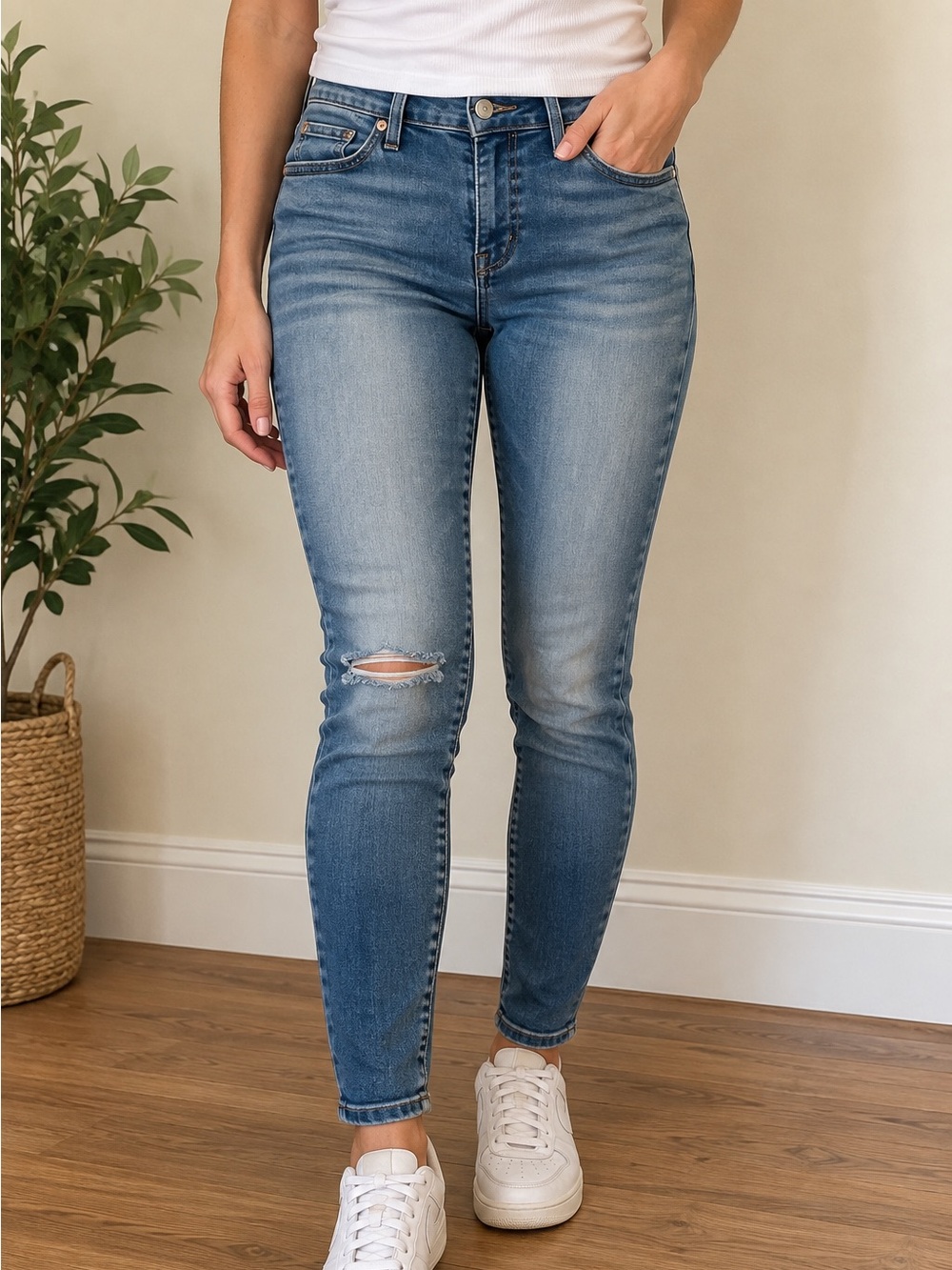 Levi's Women's Skinny Jeans in Light Blue Wash